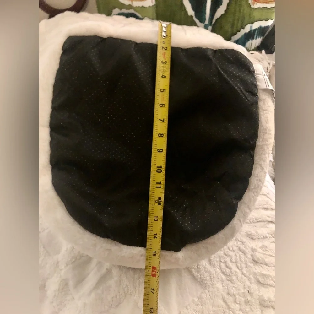 Nandog White Plush Small Pet Cave Bed NWT